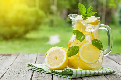 Ngày mới với tin tức sức khỏe: Những người sau đây lưu ý khi uống nước chanh- Ảnh 1. Ngày mới với tin tức sức khỏe: Những người sau đây lưu ý khi uống nước chanh- Ảnh 1.