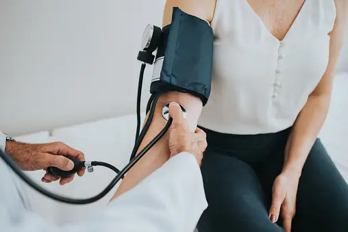 Ngày mới với tin tức sức khỏe: Những nguyên tắc vàng khi uống thuốc huyết áp- Ảnh 1. Ngày mới với tin tức sức khỏe: Những nguyên tắc vàng khi uống thuốc huyết áp- Ảnh 1.
