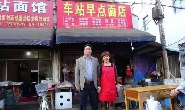 Nữ kế toán 24 tuổi cho người ăn xin 100.000 đồng, 20 năm sau bỗng được trả ơn theo cách ai cũng bất ngờ- Ảnh 3. Nữ kế toán 24 tuổi cho người ăn xin 100.000 đồng, 20 năm sau bỗng được trả ơn theo cách ai cũng bất ngờ- Ảnh 3.