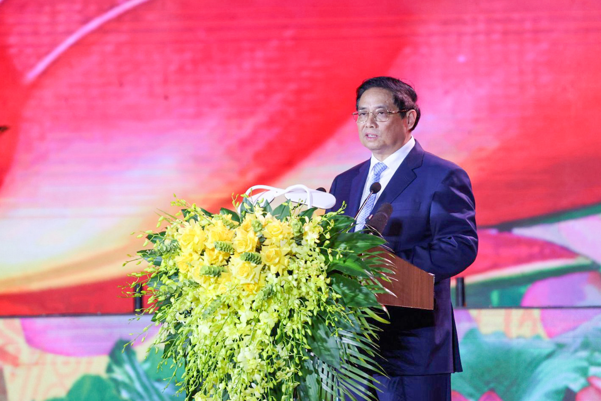 Phát huy hơn nữa khí phách ‘Quảng Bình quật khởi’ để phát triển bứt phá, thịnh vượng, bền vững*- Ảnh 1. Phát huy hơn nữa khí phách ‘Quảng Bình quật khởi’ để phát triển bứt phá, thịnh vượng, bền vững*- Ảnh 1.