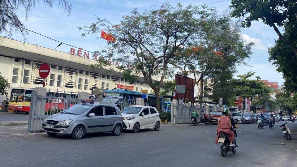 Phố Ngô Gia Khảm đoạn qua Bến xe Gia Lâm