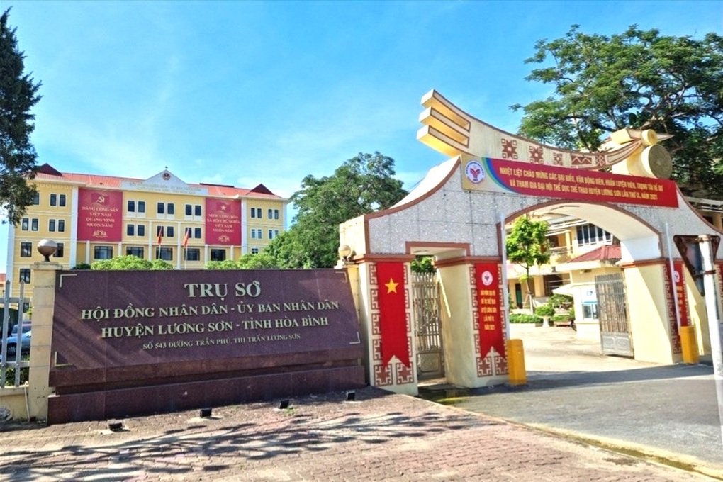 Phó Ban Tuyên giáo Tỉnh ủy Hòa Bình bị cách tất cả chức vụ trong Đảng - 1 Phó Ban Tuyên giáo Tỉnh ủy Hòa Bình bị cách tất cả chức vụ trong Đảng - 1