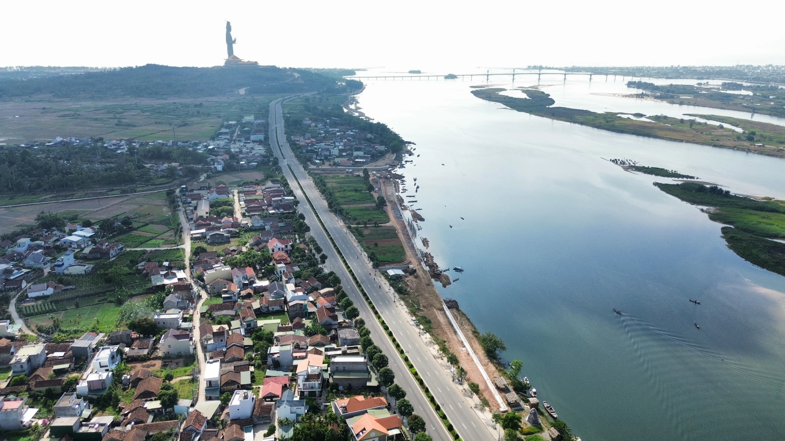 Quảng Ngãi đề xuất lấy đất vàng làm công viên thay vì bán đấu giá- Ảnh 1. Quảng Ngãi đề xuất lấy đất vàng làm công viên thay vì bán đấu giá- Ảnh 1.