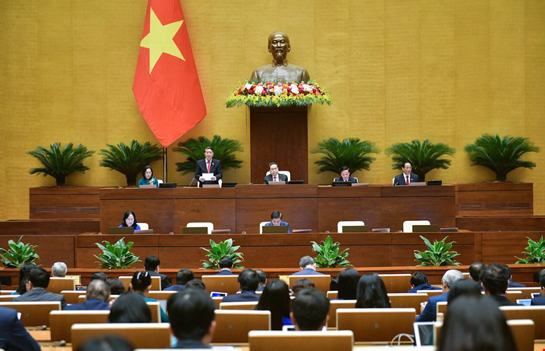 Quốc hội yêu cầu khẩn trương hoàn thiện trạm dừng nghỉ, hệ thống giám sát trên cao tốc- Ảnh 1. Quốc hội thông qua nghị quyết về kết quả giám sát chuyên đề việc thực hiện nghị quyết 43 và các nghị quyết của Quốc hội về một số dự án quan trọng quốc gia đến hết năm 2023 - Ảnh: GIA HÂN