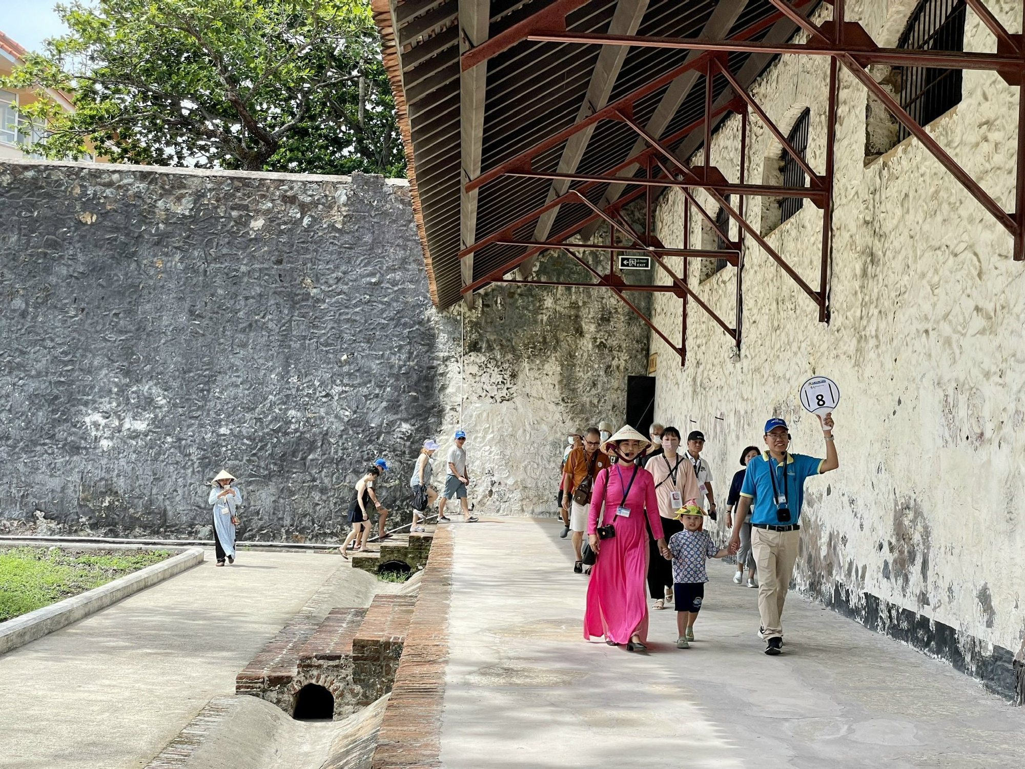 Saigontourist Group đặt mục tiêu tăng trưởng cao khi dòng khách quốc tế hồi phục- Ảnh 1. Lữ hành Saigontourist phục vụ đoàn khách quốc tế đến Côn Đảo tháng 6-2024 - Ảnh: B.C
