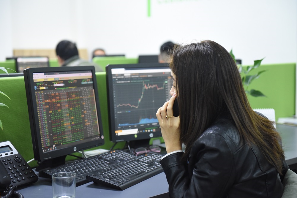 Cổ phiếu Vietcombank tím lịm đẩy VN-Index bùng nổ cuối phiên- Ảnh 1. Cổ phiếu Vietcombank tím lịm đẩy VN-Index bùng nổ cuối phiên- Ảnh 1.