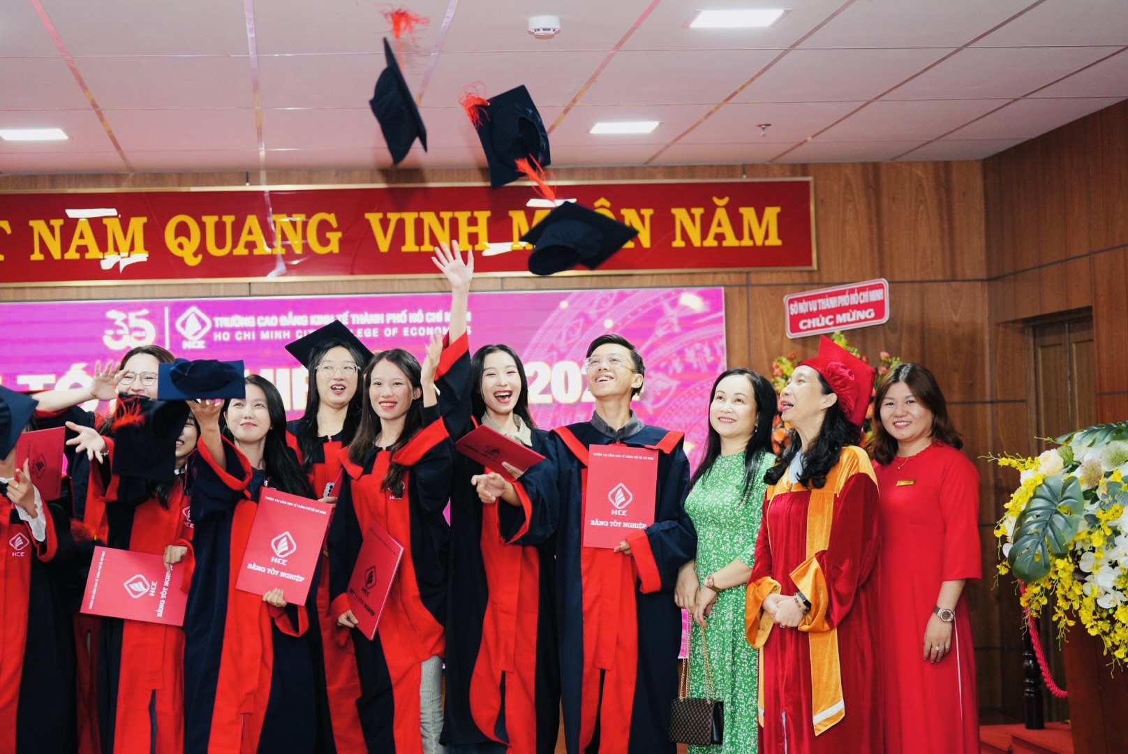 Sinh viên vượt khó, tốt nghiệp cao đẳng loại xuất sắc- Ảnh 1. Sinh viên vượt khó, tốt nghiệp cao đẳng loại xuất sắc- Ảnh 1.