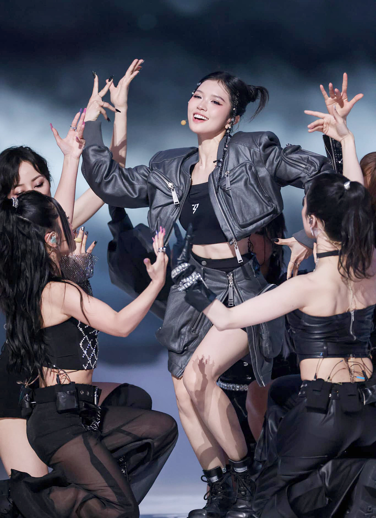 Suni Hạ Linh: “So sánh tôi với Chi Pu là khập khiễng”- Ảnh 1. Suni Hạ Linh: “So sánh tôi với Chi Pu là khập khiễng”- Ảnh 1.
