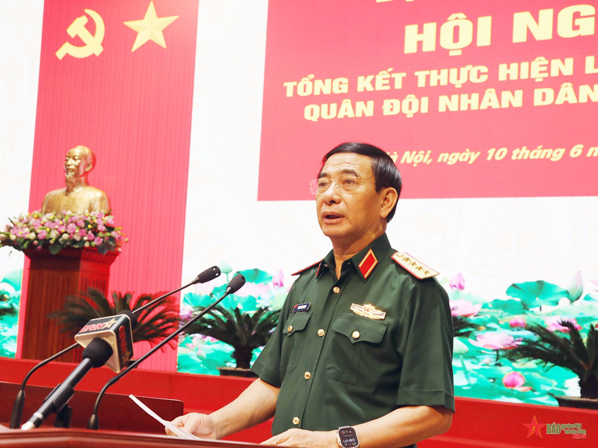 Sửa đổi Luật Sĩ quan phù hợp tình hình mới, sử dụng tối đa trình độ của sĩ quan- Ảnh 1. Đại tướng Phan Văn Giang - ủy viên Bộ Chính trị, phó bí thư Quân ủy Trung ương, bộ trưởng Bộ Quốc phòng - Ảnh: QĐND