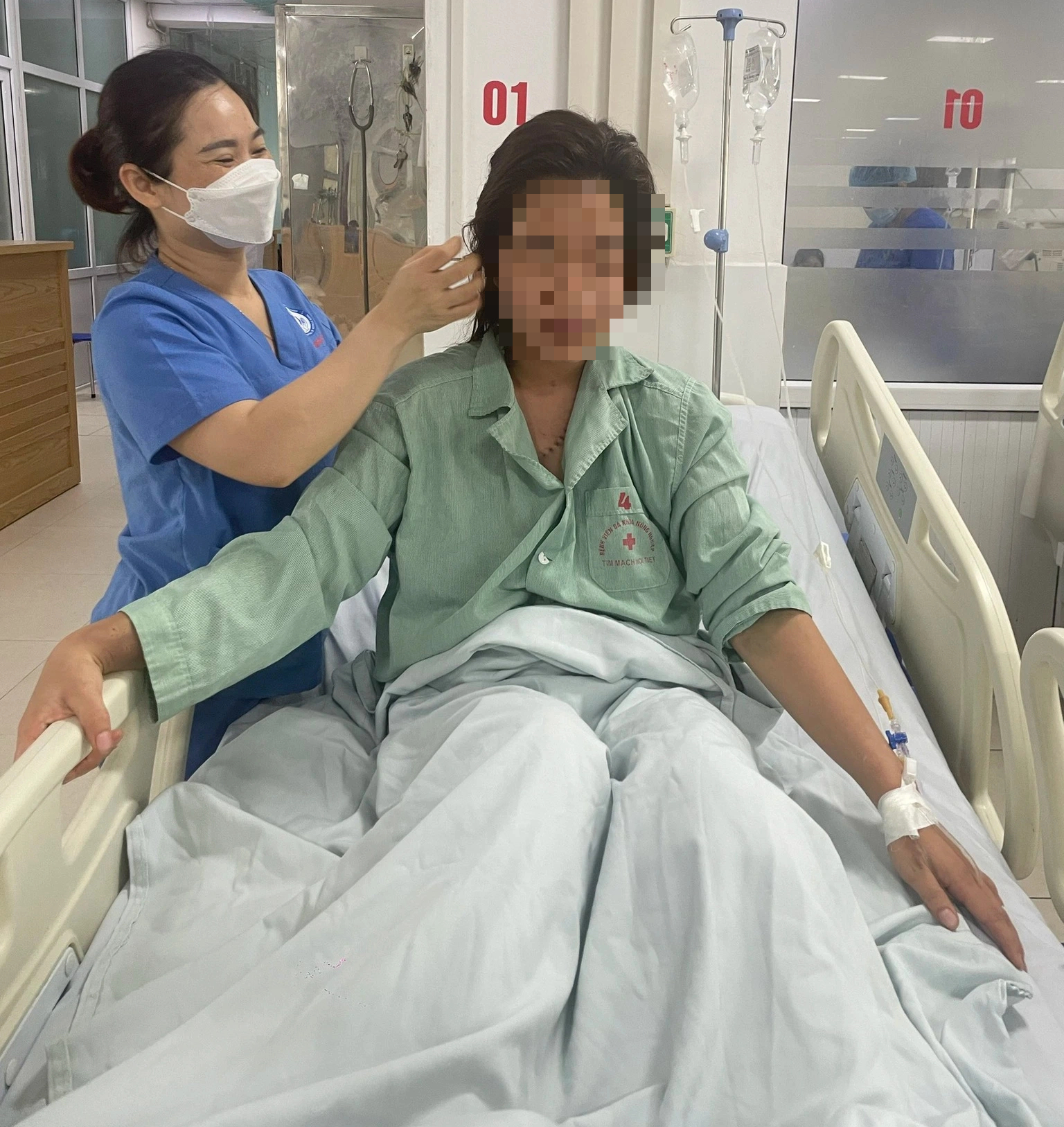 Thông tin mới nhất về sức khỏe của người phụ nữ Hà Nội bị sét đánh khi đang đi cắt rau - Ảnh 1. Thông tin mới nhất về sức khỏe của người phụ nữ Hà Nội bị sét đánh khi đang đi cắt rau - Ảnh 1.
