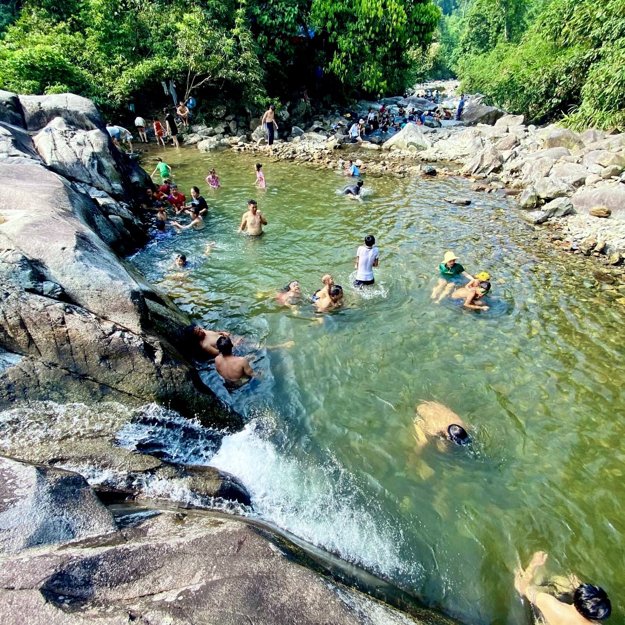 Hoang sơ vẻ đẹp Suối Kẹm - điểm tránh nóng lý tưởng nơi đất chè- Ảnh 1. Hoang sơ vẻ đẹp Suối Kẹm - điểm tránh nóng lý tưởng nơi đất chè- Ảnh 1.