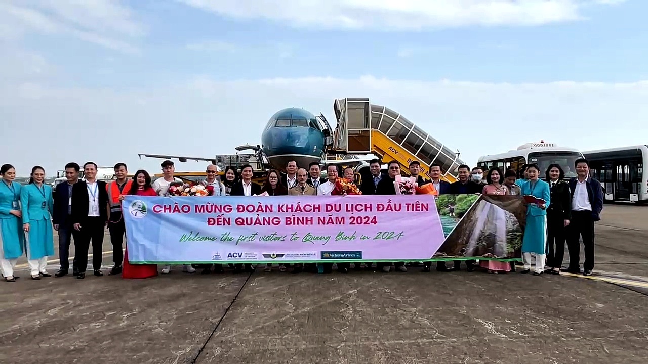 Tăng tần suất chặng bay Hà Nội - Đồng Hới kể từ ngày 17.6- Ảnh 1. Tăng tần suất chặng bay Hà Nội - Đồng Hới kể từ ngày 17.6- Ảnh 1.