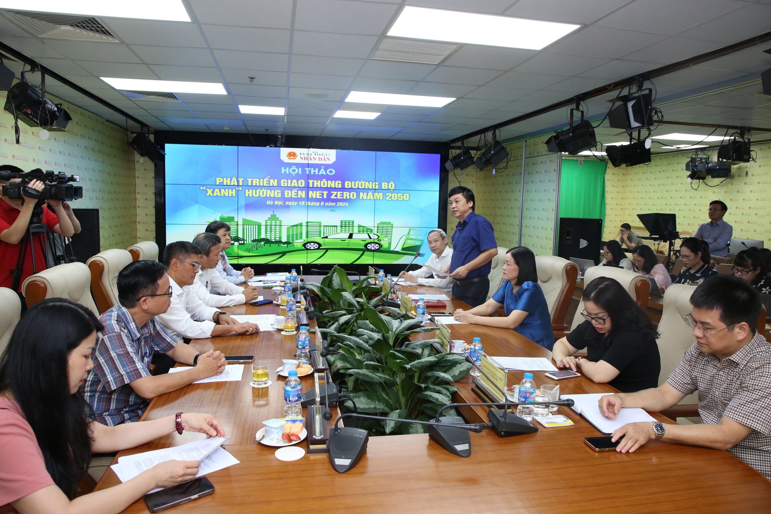 Hướng đến Net Zero 2050: Tạo điều kiện phù hợp cho dịch vụ chia sẻ chuyến xe- Ảnh 1. Hướng đến Net Zero 2050: Tạo điều kiện phù hợp cho dịch vụ chia sẻ chuyến xe- Ảnh 1.