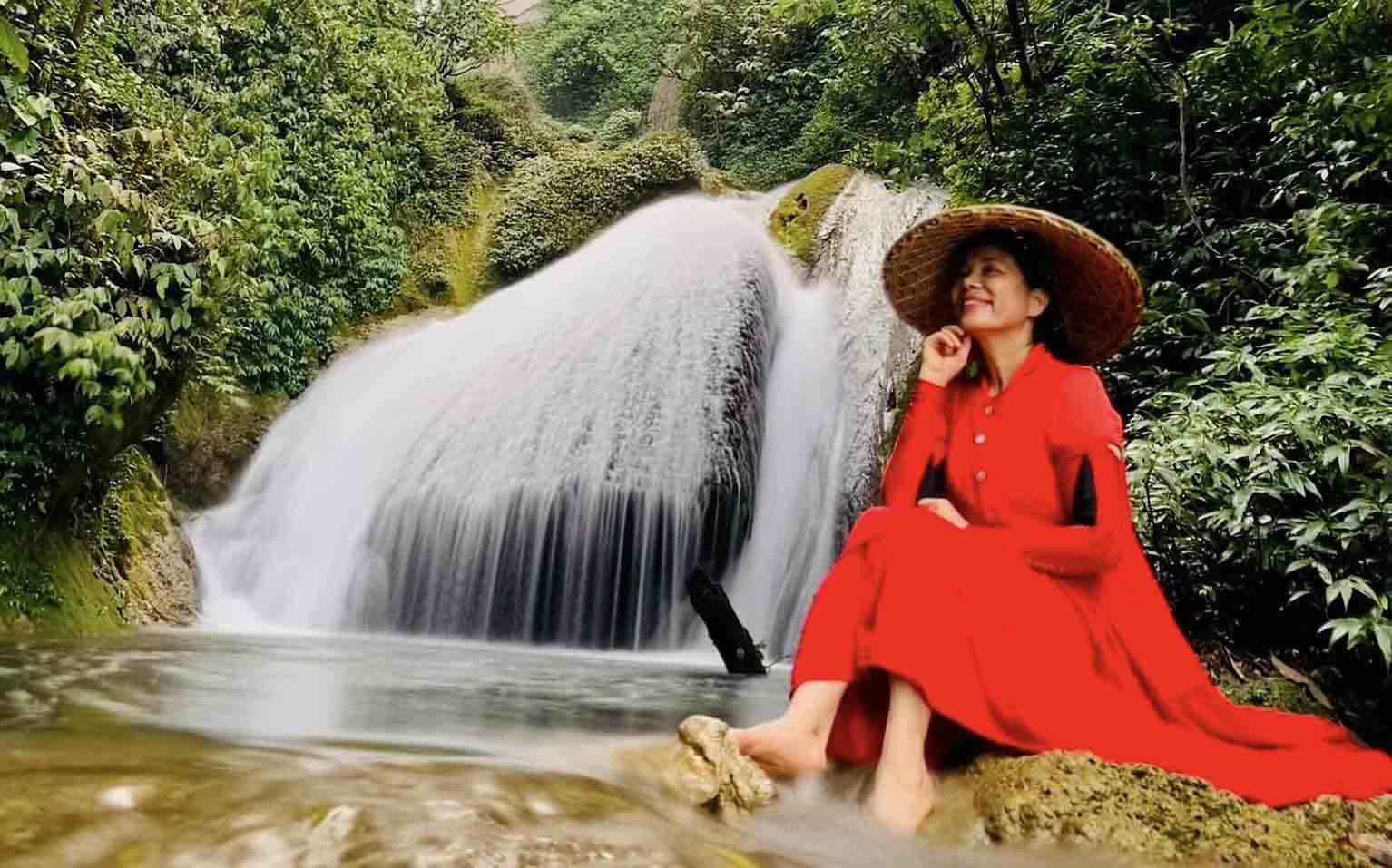 Đây là thác nước đẹp như phim cổ trang trên một cao nguyên ở Lai Châu, nước tuôn đổ từ suối ngầm- Ảnh 1. Đây là thác nước đẹp như phim cổ trang trên một cao nguyên ở Lai Châu, nước tuôn đổ từ suối ngầm- Ảnh 1.