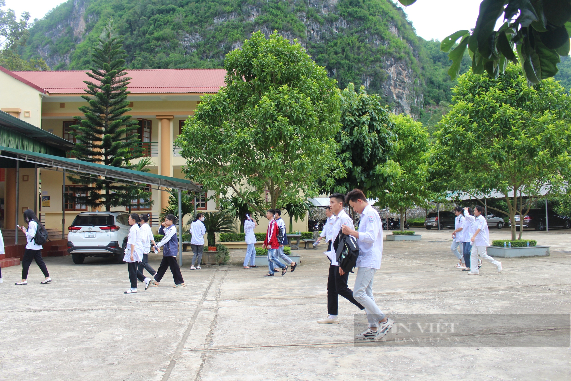 Hơn 110 thí sinh ở Sơn La vắng trong ngày làm thủ tục dự thi tốt nghiệp THPT- Ảnh 1. Hơn 110 thí sinh ở Sơn La vắng trong ngày làm thủ tục dự thi tốt nghiệp THPT- Ảnh 1.