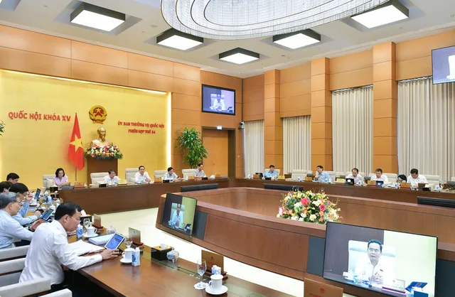 Thống nhất trình Quốc hội quyết định tiếp tục giảm 2% thuế GTGT đến hết 2024 - Ảnh 1. Thống nhất trình Quốc hội quyết định tiếp tục giảm 2% thuế GTGT đến hết 2024 - Ảnh 1.