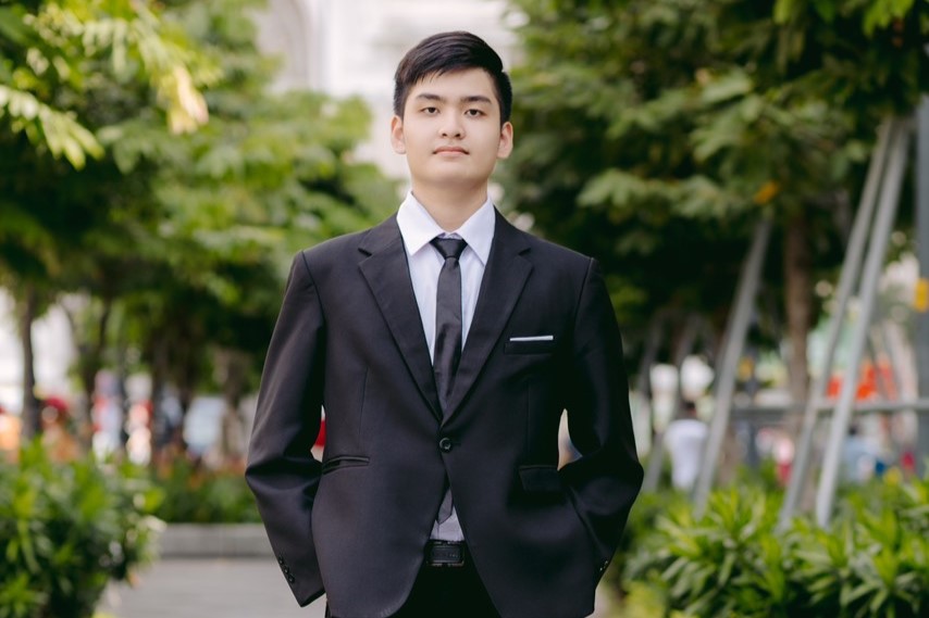 Thủ khoa chuyên lớp 10 TP.HCM luôn ngủ vào 9 giờ tối, có 'bảng vàng' môn toán- Ảnh 1. Thủ khoa chuyên lớp 10 TP.HCM luôn ngủ vào 9 giờ tối, có 'bảng vàng' môn toán- Ảnh 1.