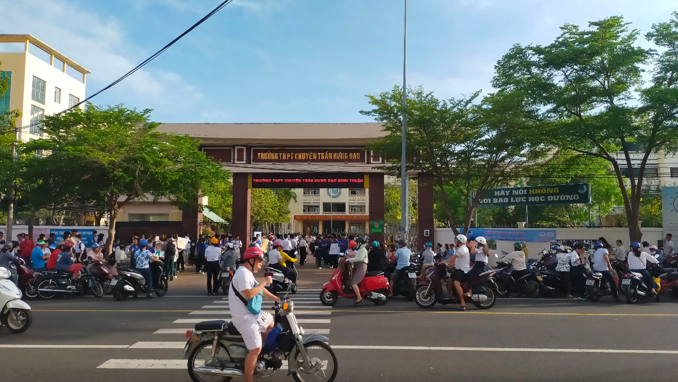 Thủ khoa tiếng Anh lớp 10 trường chuyên là học sinh vùng ven- Ảnh 1. Thủ khoa tiếng Anh lớp 10 trường chuyên là học sinh vùng ven- Ảnh 1.