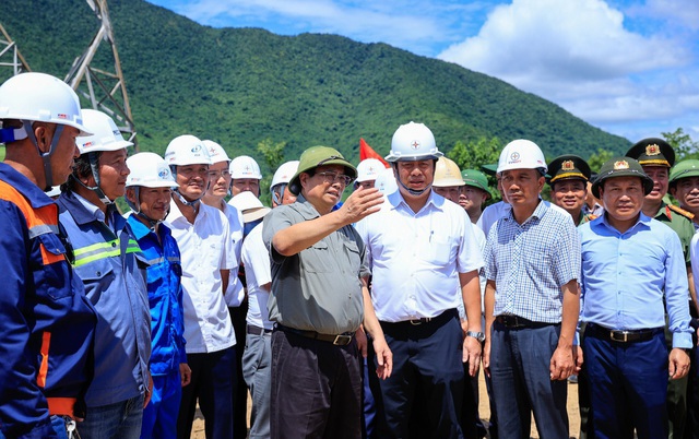 Thủ tướng biểu dương các đơn vị vượt mọi khó khăn, nỗ lực thi công công trình đường dây 500 kV mạch 3.