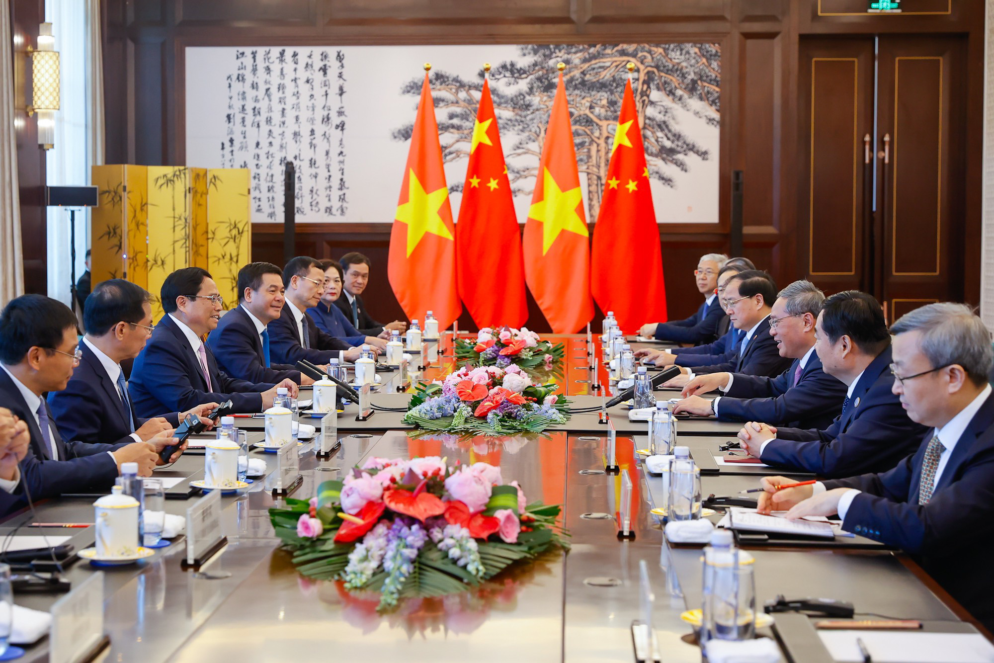 Thủ tướng đề nghị Trung Quốc mở cửa thị trường cho sầu riêng, dừa tươi, bơ, na...- Ảnh 1. Thủ tướng Phạm Minh Chính hội đàm với Thủ tướng Trung Quốc Lý Cường - Ảnh: ĐOÀN BẮC