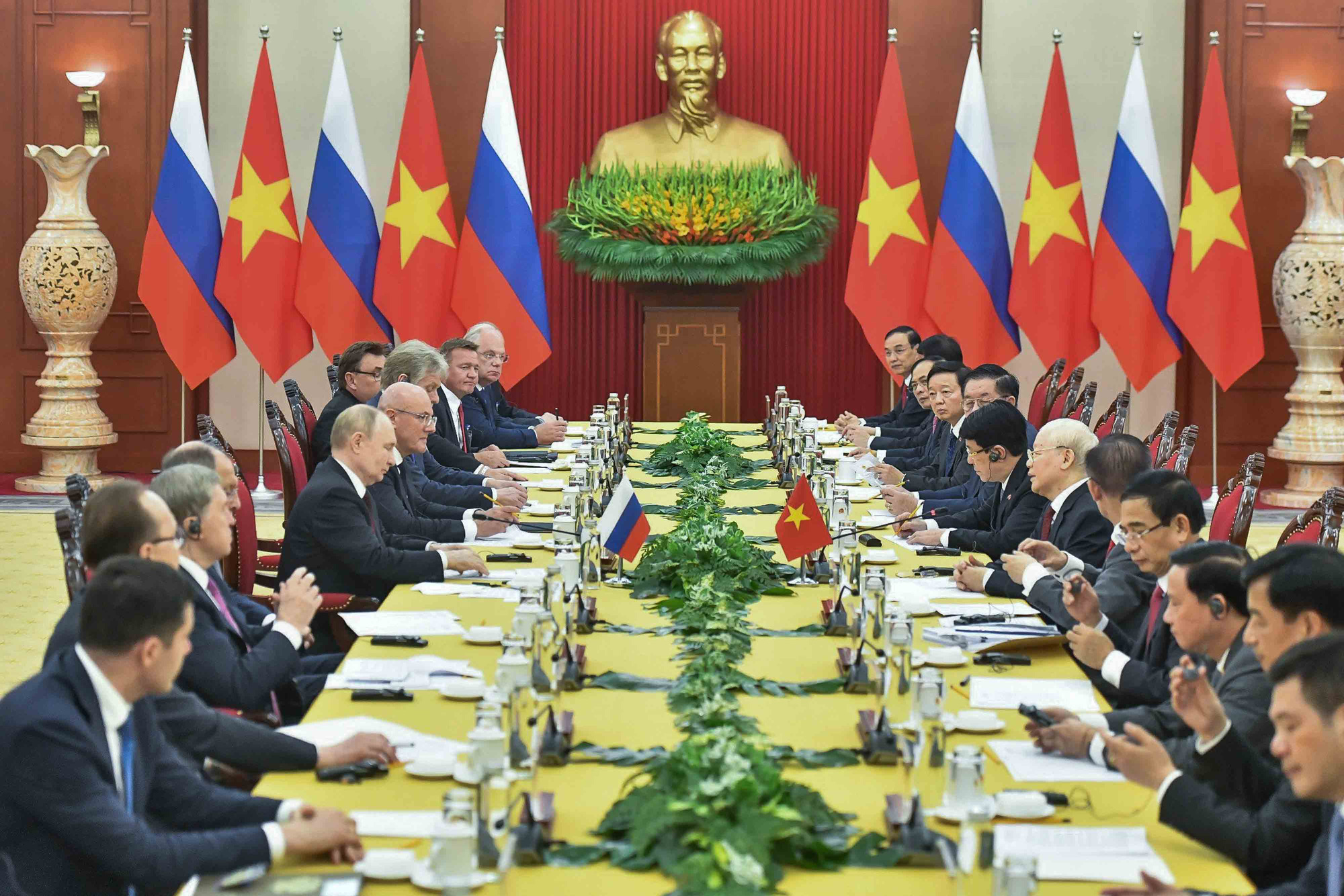 Tổng thống Putin thăm Việt Nam là điểm nhấn nổi bật của đối ngoại năm 2024- Ảnh 1. Tổng bí thư Nguyễn Phú Trọng và Tổng thống Putin tại cuộc hội đàm ngày 20-6 - Ảnh: TTXVN