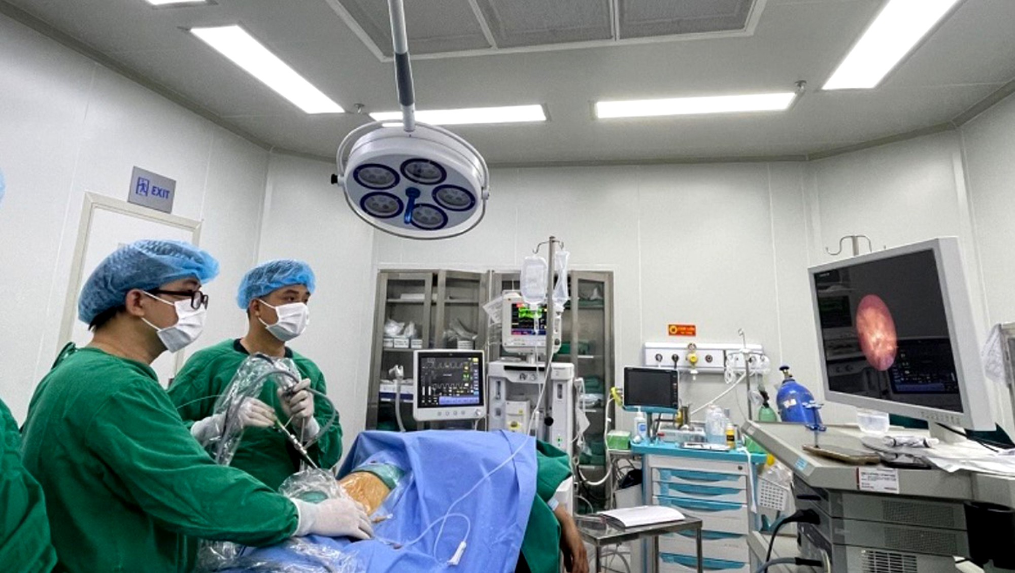 Trả giá đắt khi tự ý điều trị sỏi thận- Ảnh 1. Trả giá đắt khi tự ý điều trị sỏi thận- Ảnh 1.
