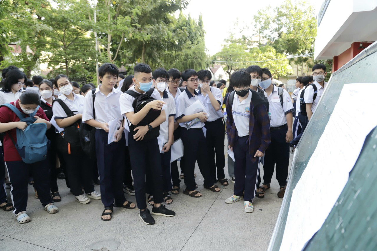 Trường phổ thông Năng khiếu công bố điểm thi và điểm chuẩn tuyển sinh lớp 10- Ảnh 1. Thí sinh dự thi tuyển sinh lớp 10 Trường phổ thông Năng khiếu năm 2024 - Ảnh: NHƯ HÙNG