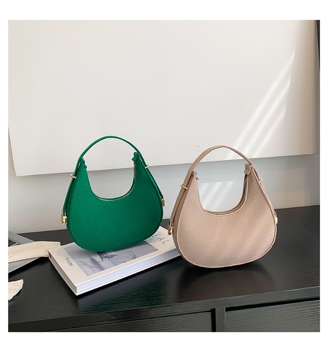 Túi Hobo mini, nét hoàn thiện cuối cùng nếu bạn muốn có vẻ ngoài sành điệu- Ảnh 6. Túi Hobo mini, nét hoàn thiện cuối cùng nếu bạn muốn có vẻ ngoài sành điệu- Ảnh 6.
