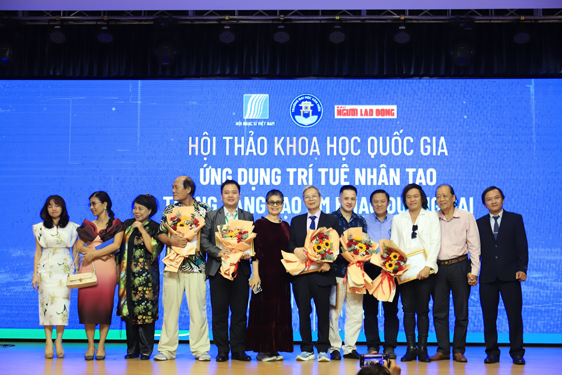 Các diễn giả, đại biểu chụp ảnh kỷ niệm tại hội thảo. (Ảnh do Trường ĐH Văn Hiến cung cấp) Các diễn giả, đại biểu chụp ảnh kỷ niệm tại hội thảo. (Ảnh do Trường ĐH Văn Hiến cung cấp)