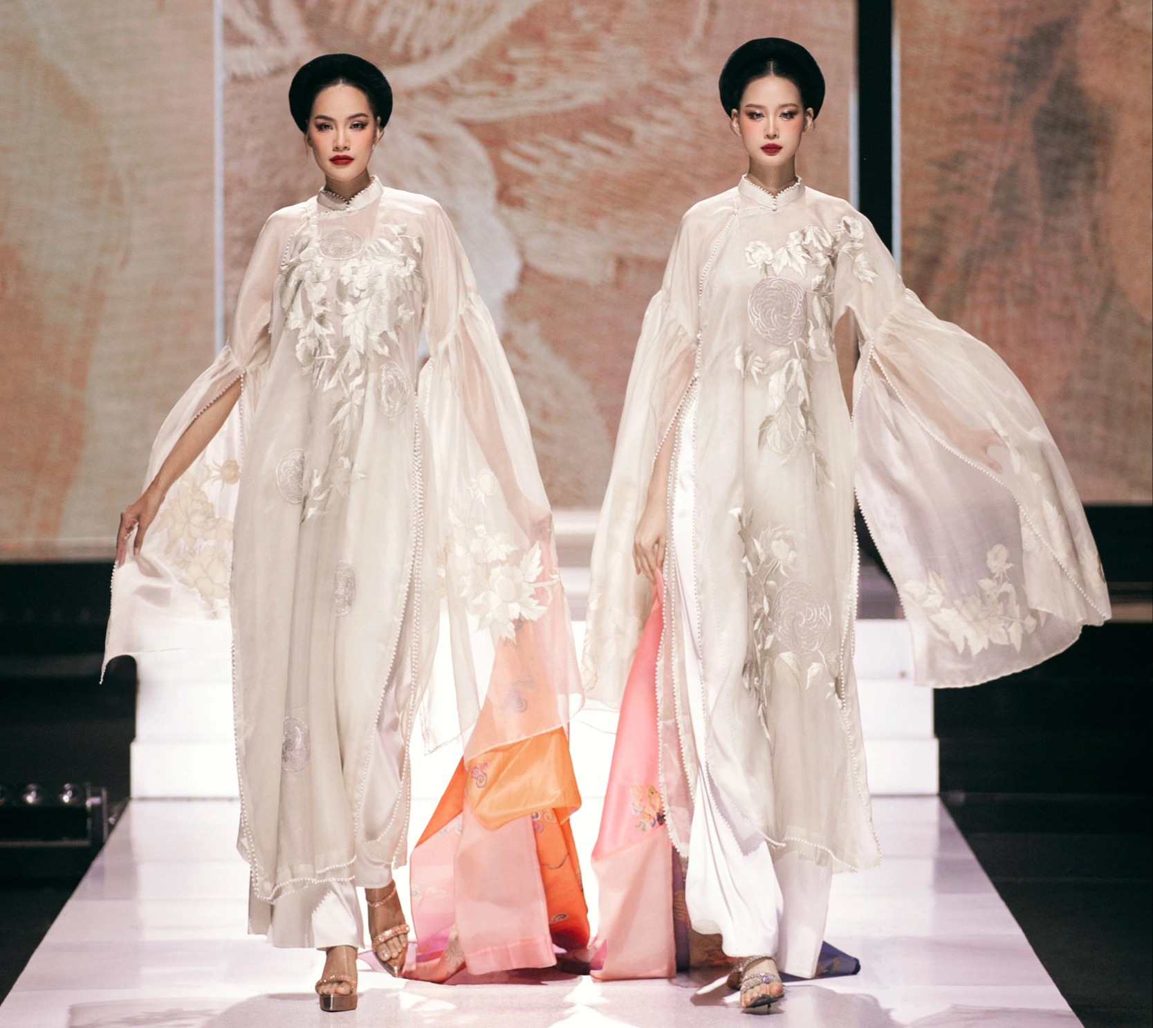 Hoa hậu Lê Hoàng Phương và Lê Nguyễn Bảo Ngọc là Hoa hậu Lê Hoàng Phương và Lê Nguyễn Bảo Ngọc là