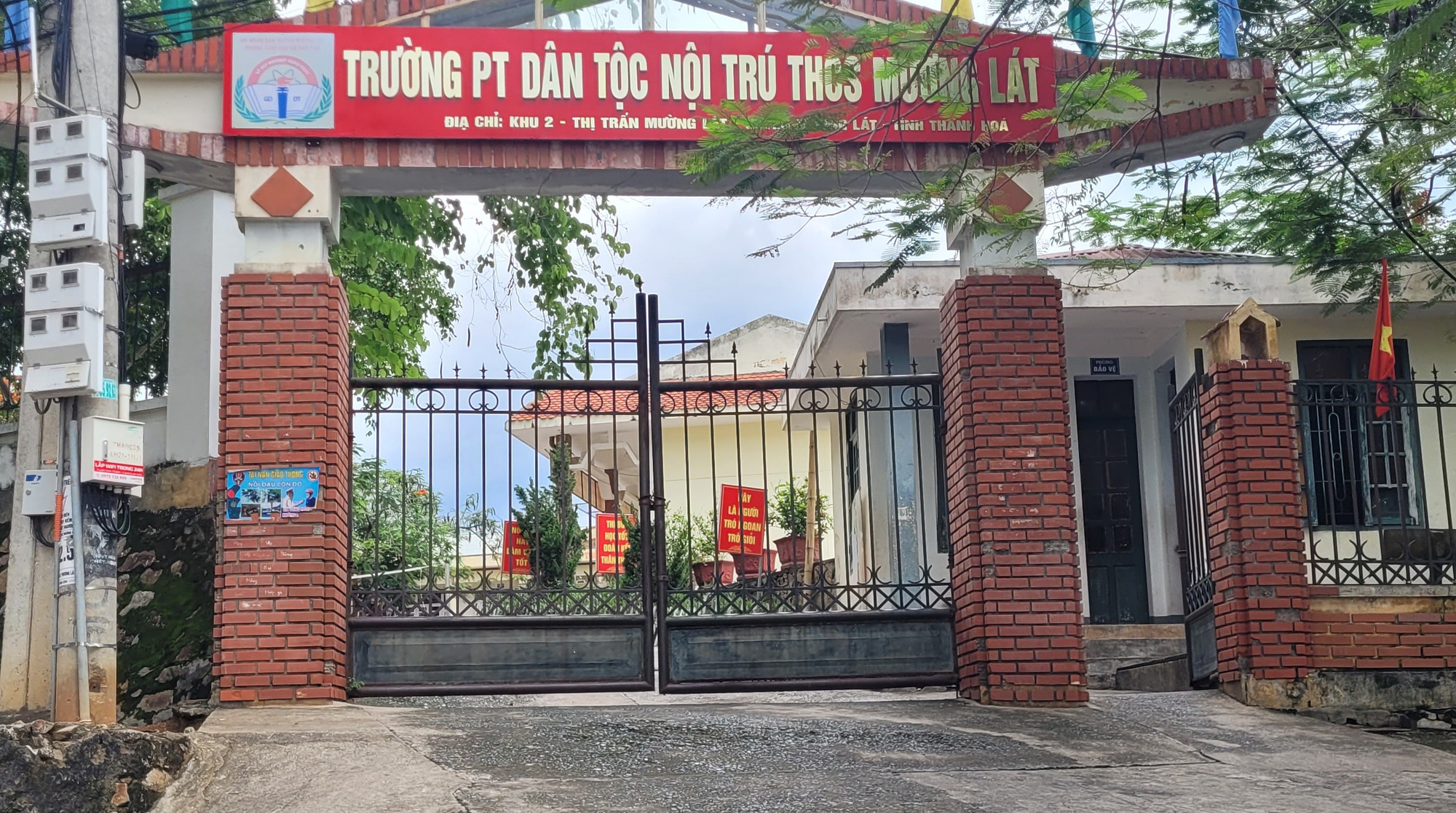 Vụ tuyển sinh sai tại trường nội trú Mường Lát: Sẽ xử lý nghiêm tập thể, cá nhân- Ảnh 1. Trường phổ thông Dân tộc nội trú THCS Mường Lát, huyện Mường Lát - nơi xảy ra vụ việc - Ảnh: HÀ ĐỒNG