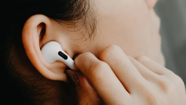 iOS 18 cho tùy chỉnh mức độ khử tiếng ồn của tai nghe AirPods- Ảnh 1. iOS 18 cho tùy chỉnh mức độ khử tiếng ồn của tai nghe AirPods- Ảnh 1.