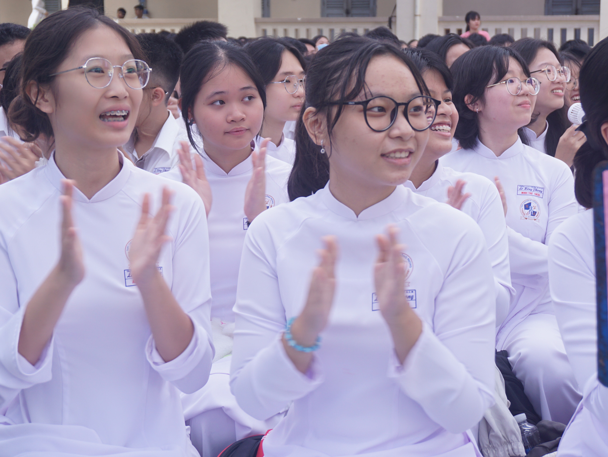 14h ngày 3-7, TP.HCM công bố điểm chuẩn vào lớp 10- Ảnh 1. Học sinh lớp 10 Trường THPT chuyên Lê Hồng Phong năm học 2023-2024. Năm nay, điểm chuẩn vào lớp 10 trường này tăng cao ở một số lớp chuyên - Ảnh: HOÀNG HƯƠNG