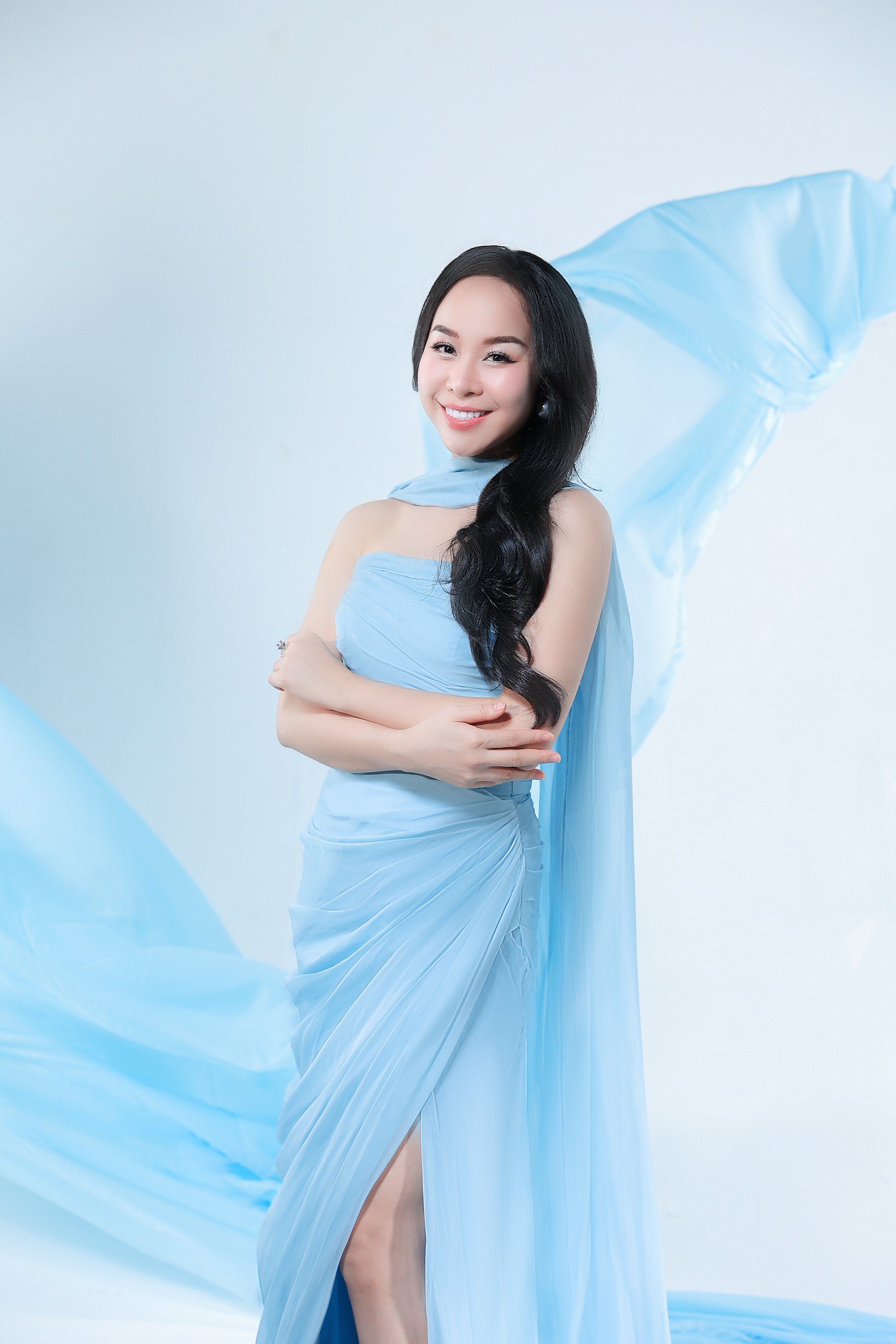 Nhạc sĩ Dương Cầm làm thầy bói, nhảy cực ngầu trong “Cầu duyên” của Hồng Duyên - Ảnh 2. Nhạc sĩ Dương Cầm làm thầy bói, nhảy cực ngầu trong “Cầu duyên” của Hồng Duyên - Ảnh 2.
