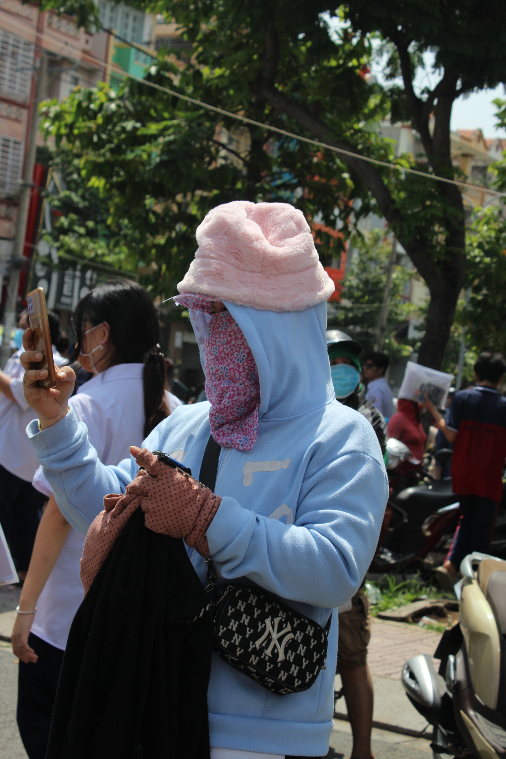 Ngày gia đình Việt Nam: Mẹ học lớp 3 mong con vào ĐH, một đời bình an- Ảnh 4. Ngày gia đình Việt Nam: Mẹ học lớp 3 mong con vào ĐH, một đời bình an- Ảnh 4.
