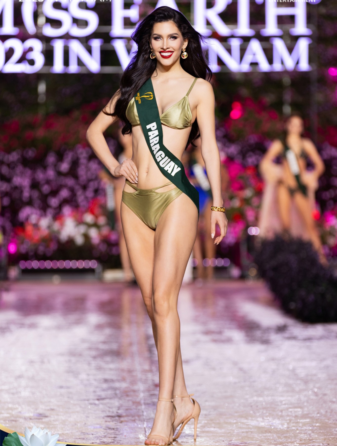 Top 8 thí sinh trình diễn bikini nổi bật nhất trước chung kết Miss Earth 2023 - Ảnh 11. Top 8 thí sinh trình diễn bikini nổi bật nhất trước chung kết Miss Earth 2023 - Ảnh 11.