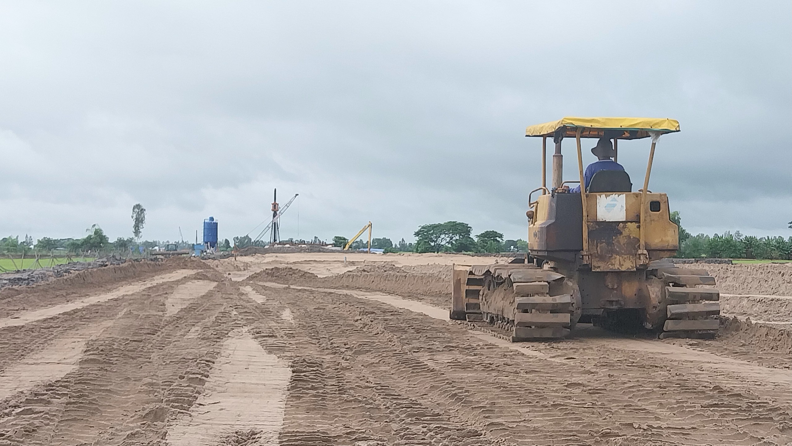 Nhà thầu được phân bổ cát thi công cao tốc trục ngang miền Tây ra sao?- Ảnh 4. Nhà thầu được phân bổ cát thi công cao tốc trục ngang miền Tây ra sao?- Ảnh 4.