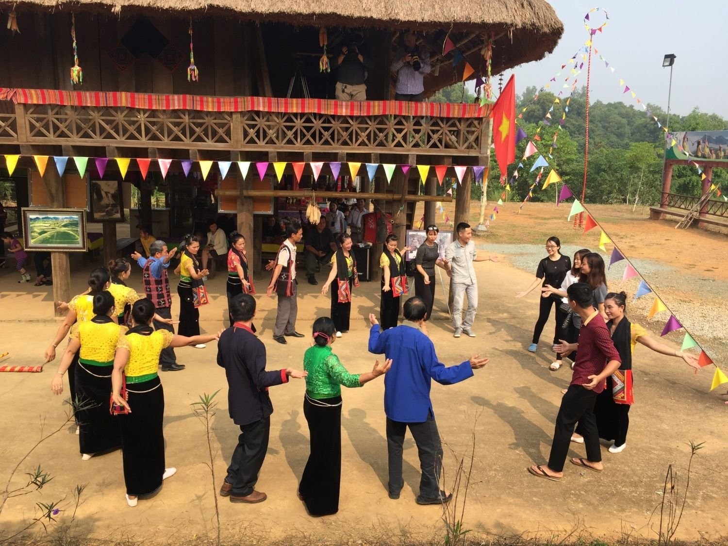 Mùa hè trải nghiệm và khám phá tại Làng Văn hóa- Du lịch các dân tộc Việt Nam - Ảnh 3. Mùa hè trải nghiệm và khám phá tại Làng Văn hóa- Du lịch các dân tộc Việt Nam - Ảnh 3.