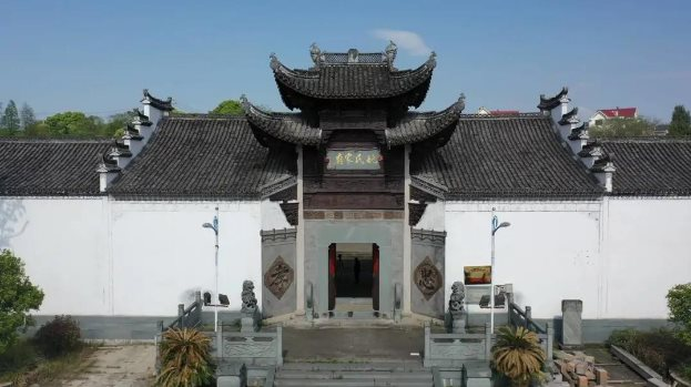 Từng cơ cực đến không có tiền đi học, người đàn ông được dân làng nuôi nấng, nhiều năm sau mang hơn 53 tỷ đồng về quê báo đáp - Ảnh 4. Từng cơ cực đến không có tiền đi học, người đàn ông được dân làng nuôi nấng, nhiều năm sau mang hơn 53 tỷ đồng về quê báo đáp - Ảnh 4.