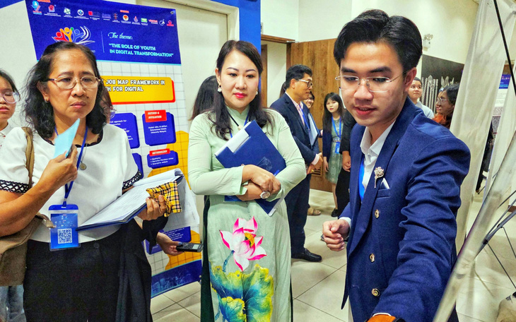 Nâng cao năng lực số, giúp thanh niên nông thôn khởi nghiệp- Ảnh 4. Kỹ năng số là bắt buộc với người trẻ