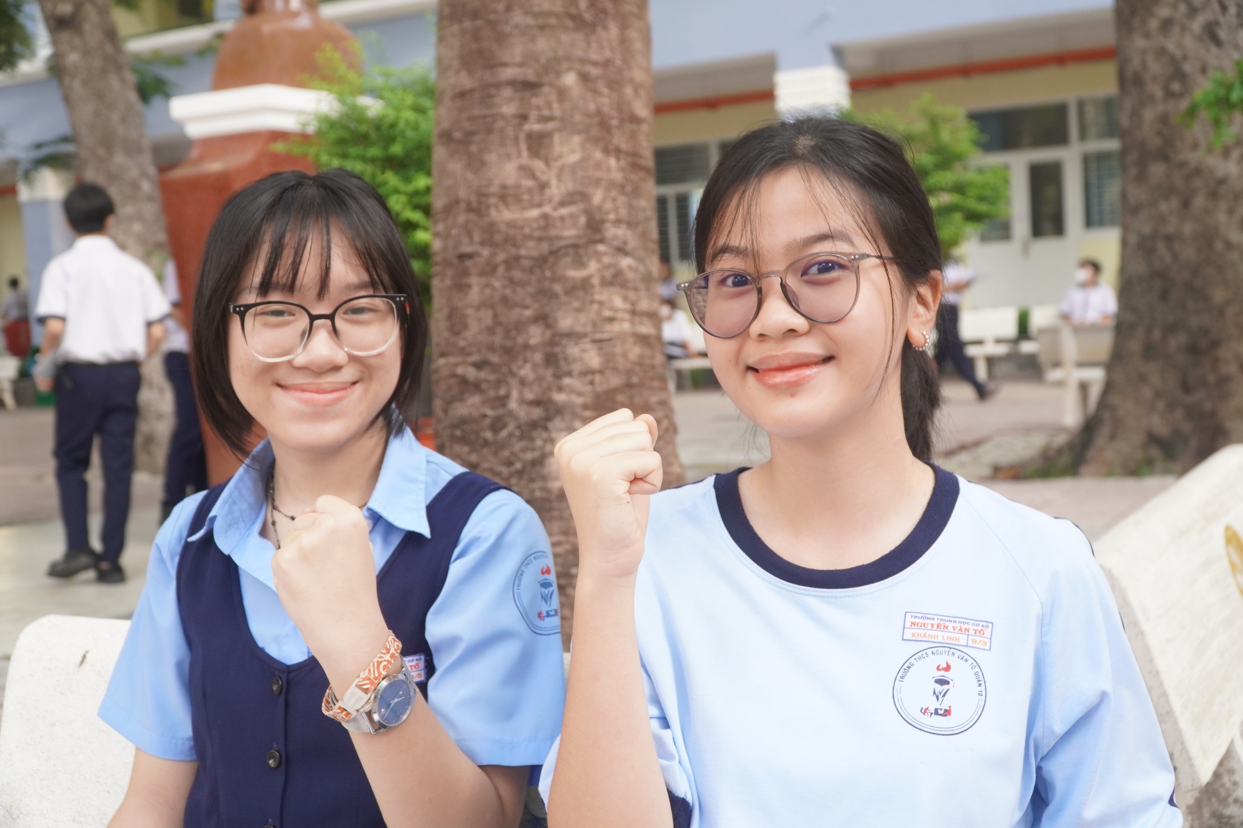 Những khoảnh khắc ấn tượng mùa tuyển sinh vào lớp 10 ở TP HCM- Ảnh 8. Những khoảnh khắc ấn tượng mùa tuyển sinh vào lớp 10 ở TP HCM- Ảnh 8.