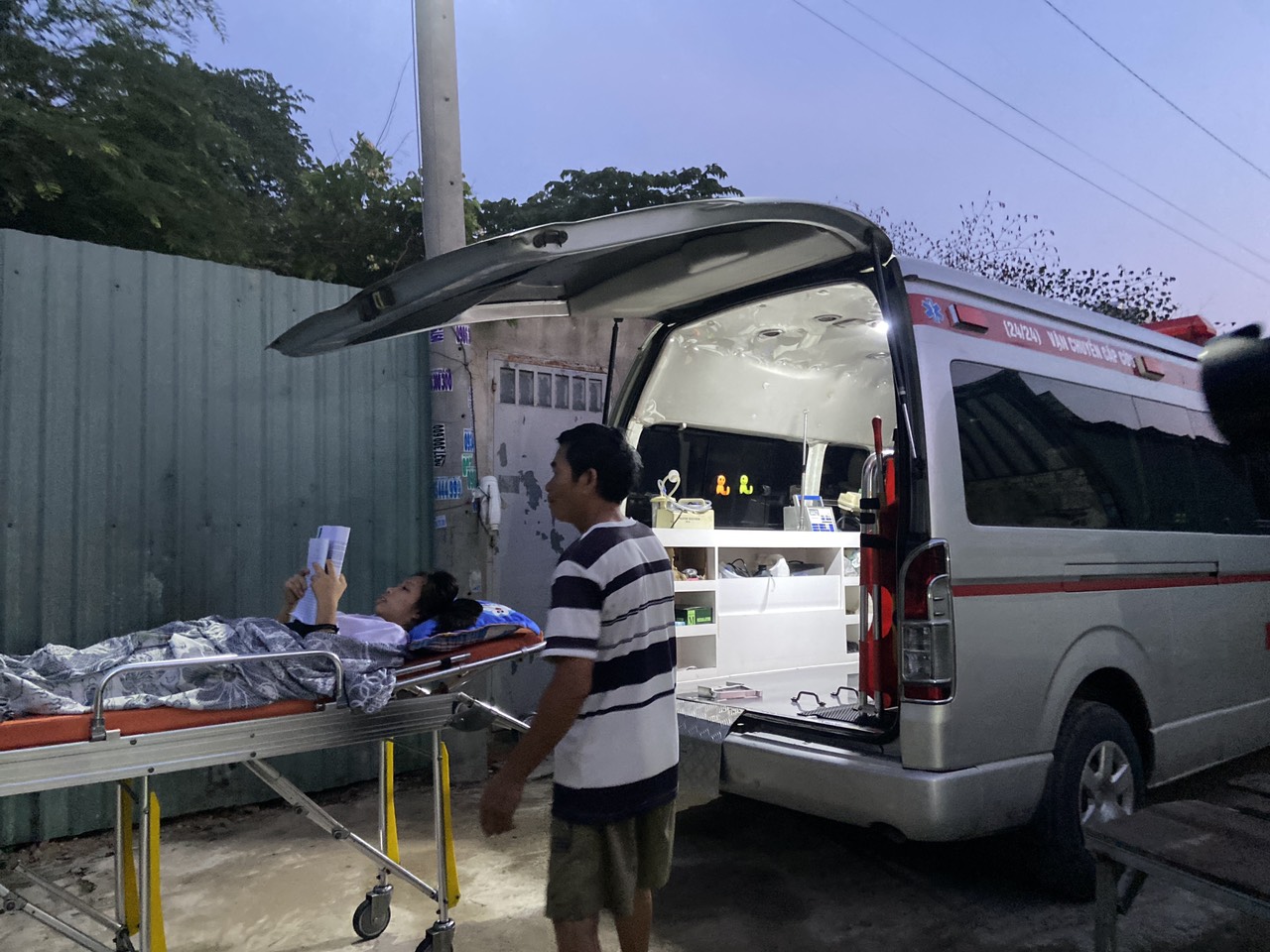 Những khoảnh khắc ấn tượng mùa tuyển sinh vào lớp 10 ở TP HCM- Ảnh 12. Những khoảnh khắc ấn tượng mùa tuyển sinh vào lớp 10 ở TP HCM- Ảnh 12.