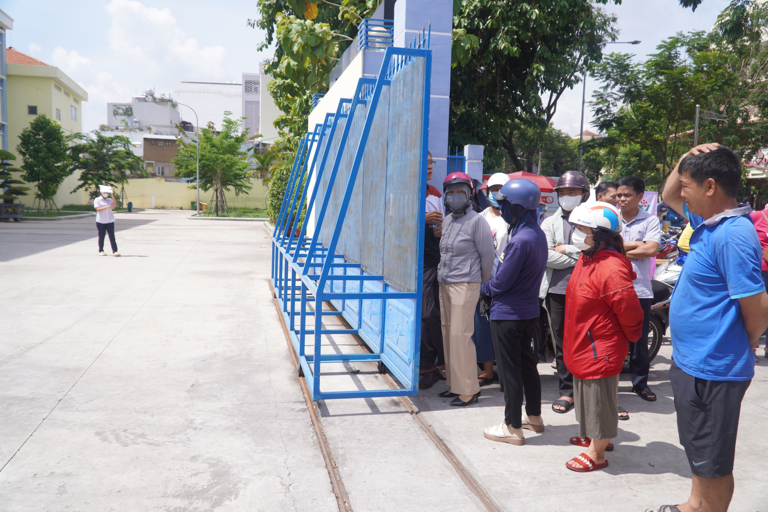 VIDEO: Thí sinh “trúng tủ” khi đề thi văn có câu về “Chiếc lược ngà”- Ảnh 1. VIDEO: Thí sinh “trúng tủ” khi đề thi văn có câu về “Chiếc lược ngà”- Ảnh 1.