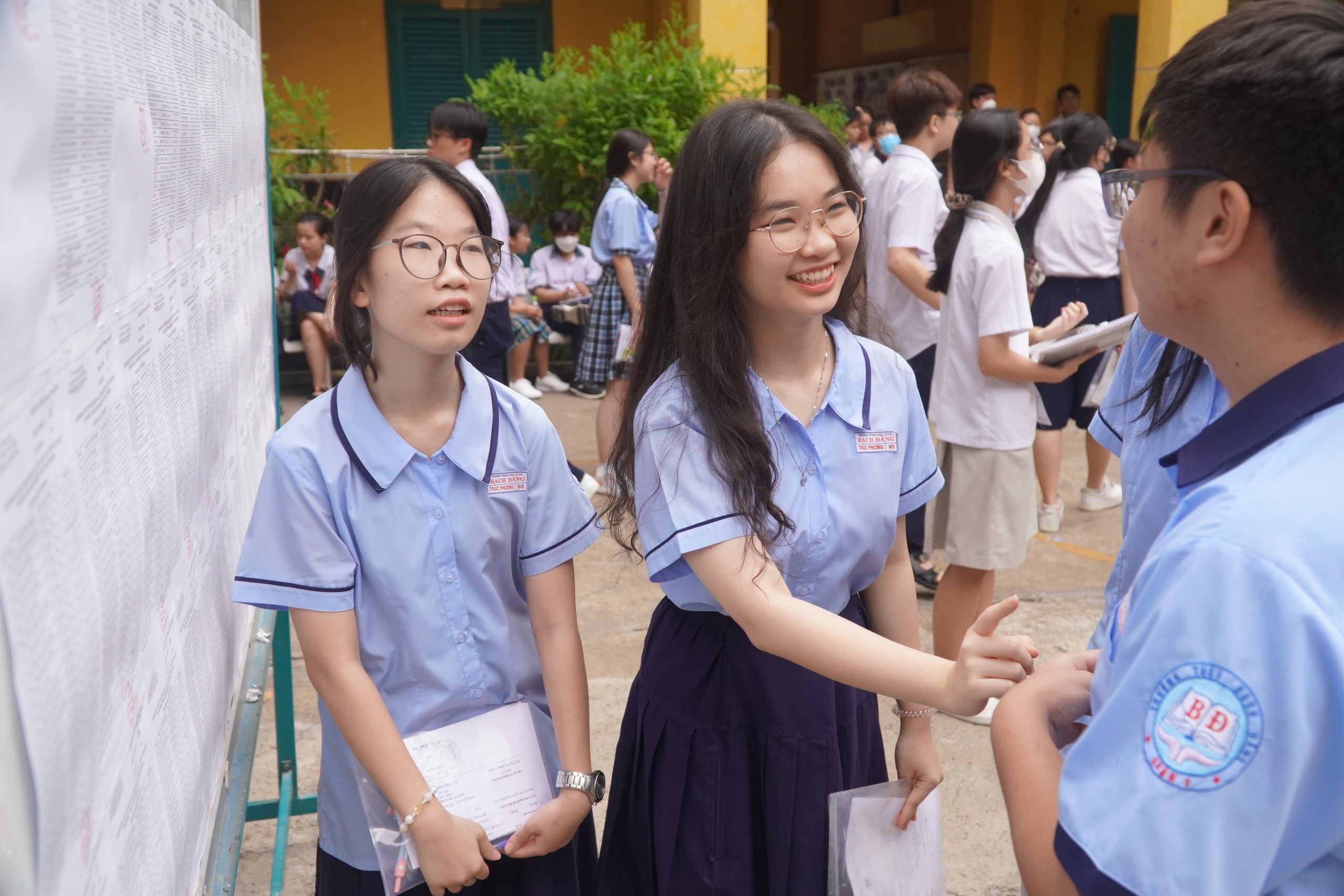 Những khoảnh khắc ấn tượng mùa tuyển sinh vào lớp 10 ở TP HCM- Ảnh 22. Những khoảnh khắc ấn tượng mùa tuyển sinh vào lớp 10 ở TP HCM- Ảnh 22.