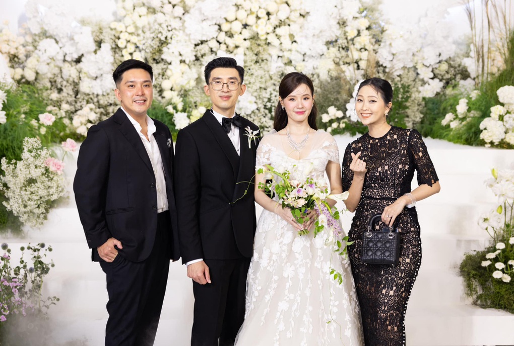 Nhã Phương, Sĩ Thanh xách túi Dior hơn 140 triệu đồng đến đám cưới Midu - 3 Nhã Phương, Sĩ Thanh xách túi Dior hơn 140 triệu đồng đến đám cưới Midu - 3