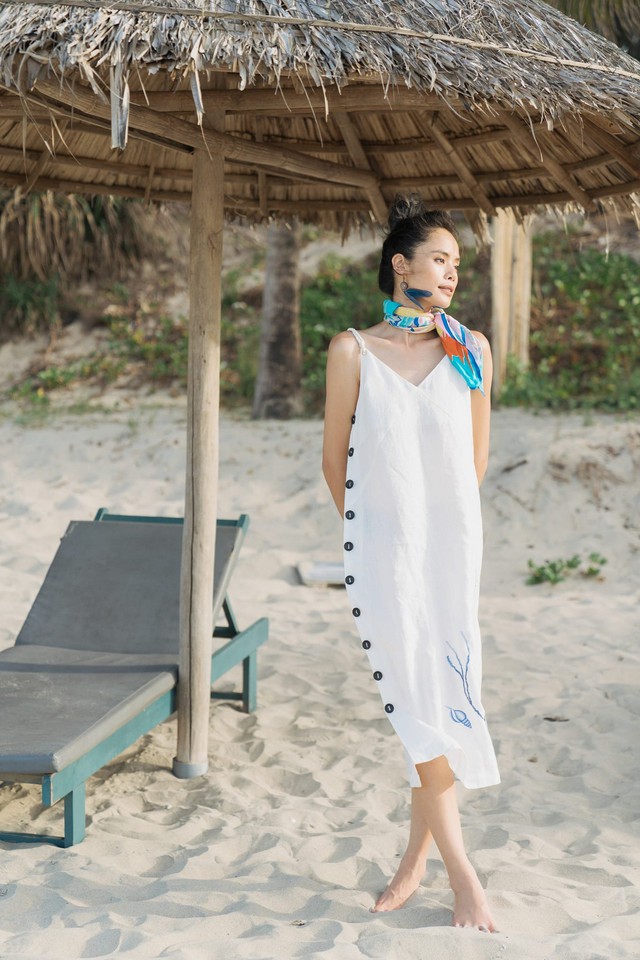 Áo váy linen đáng sắm nhất mùa hè- Ảnh 2. Áo váy linen đáng sắm nhất mùa hè- Ảnh 2.