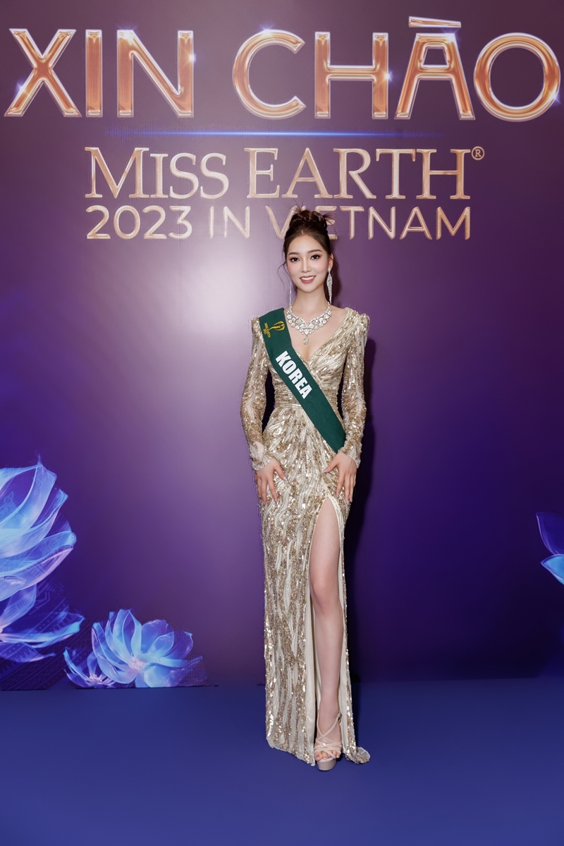 90 thí sinh Miss Earth 2023 mặc gợi cảm "đọ sắc": Hoa hậu Lan Anh, mỹ nhân Hàn Quốc nổi bật nhất? - Ảnh 4. 90 thí sinh Miss Earth 2023 mặc gợi cảm "đọ sắc": Hoa hậu Lan Anh, mỹ nhân Hàn Quốc nổi bật nhất? - Ảnh 4.