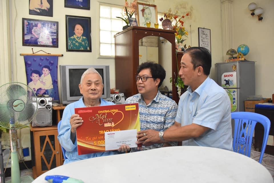 Soạn giả Hoàng Song Việt, NSƯT Võ Minh Lâm xúc động trước thành công của vở “Người ven đô”- Ảnh 4. Soạn giả Hoàng Song Việt, NSƯT Võ Minh Lâm xúc động trước thành công của vở “Người ven đô”- Ảnh 4.