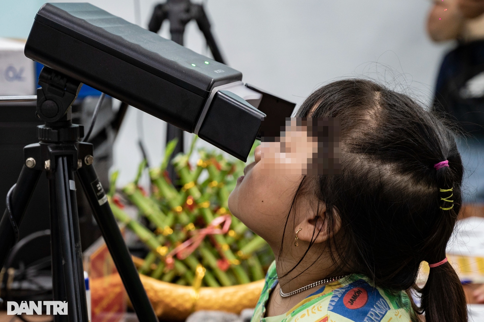 Người dân TPHCM gác việc, đưa trẻ nhỏ đi làm căn cước - 11 Người dân TPHCM gác việc, đưa trẻ nhỏ đi làm căn cước - 11