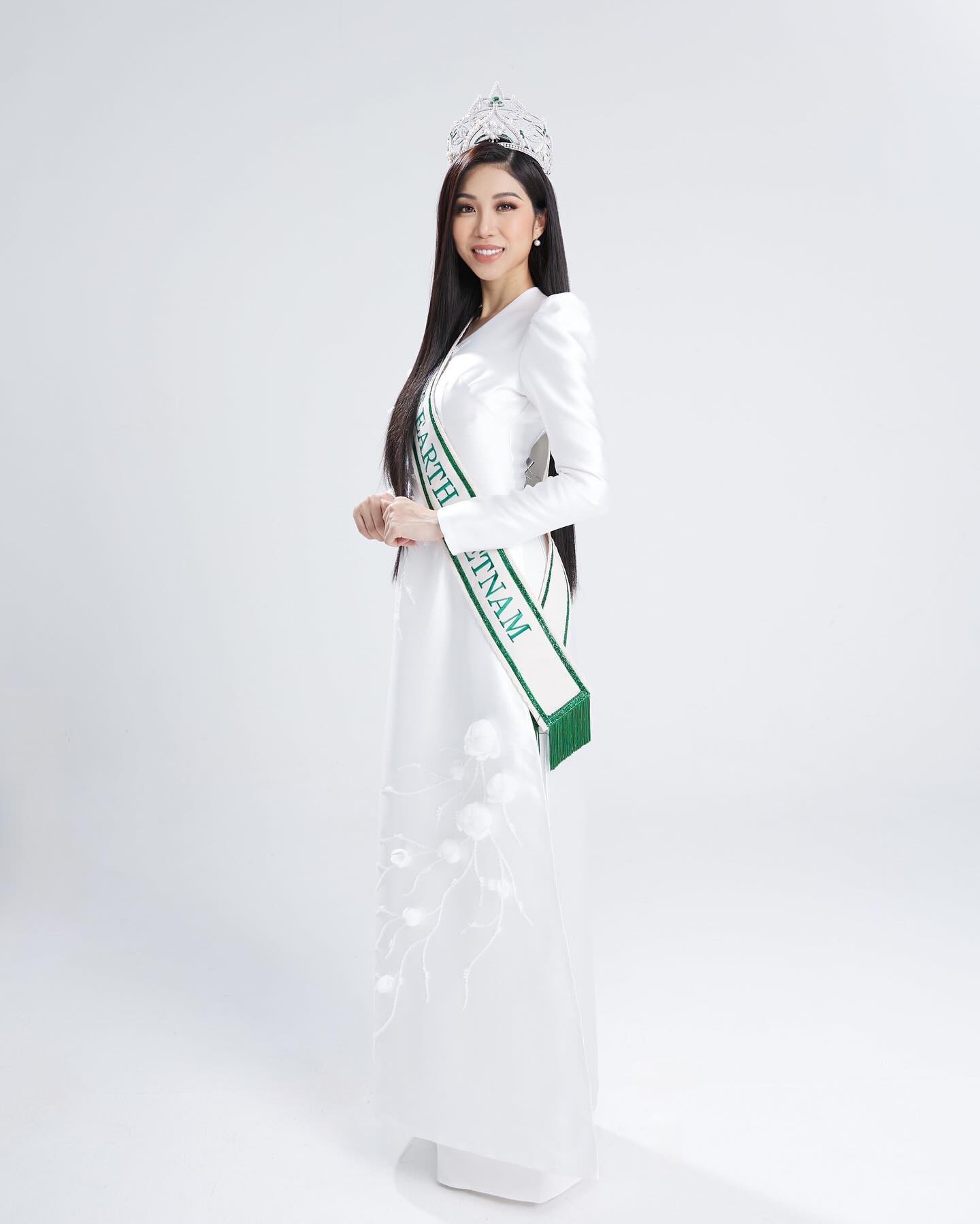 Hoa hậu Lan Anh được Á hậu Thạch Thu Thảo nói điều bất ngờ trước ngày thi Miss Earth 2023 - Ảnh 3. Hoa hậu Lan Anh được Á hậu Thạch Thu Thảo nói điều bất ngờ trước ngày thi Miss Earth 2023 - Ảnh 3.